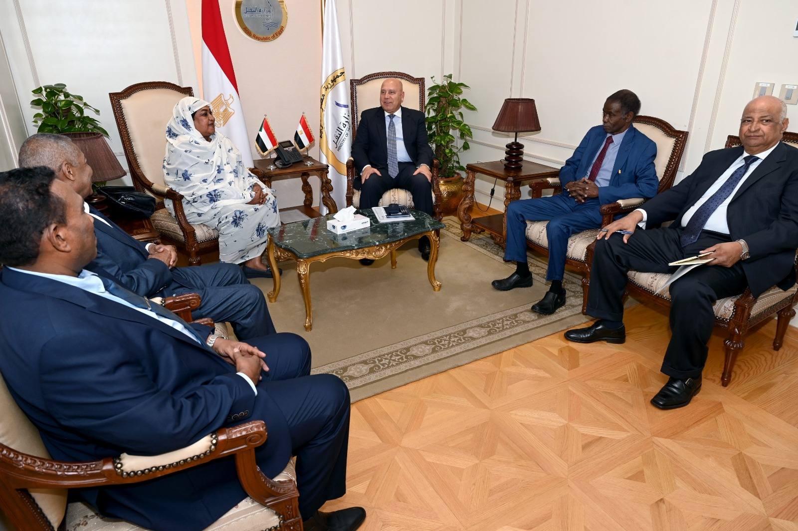 الوزير : الاستفادة من المواد الخام الأولية السودانية في التصنيع المشترك