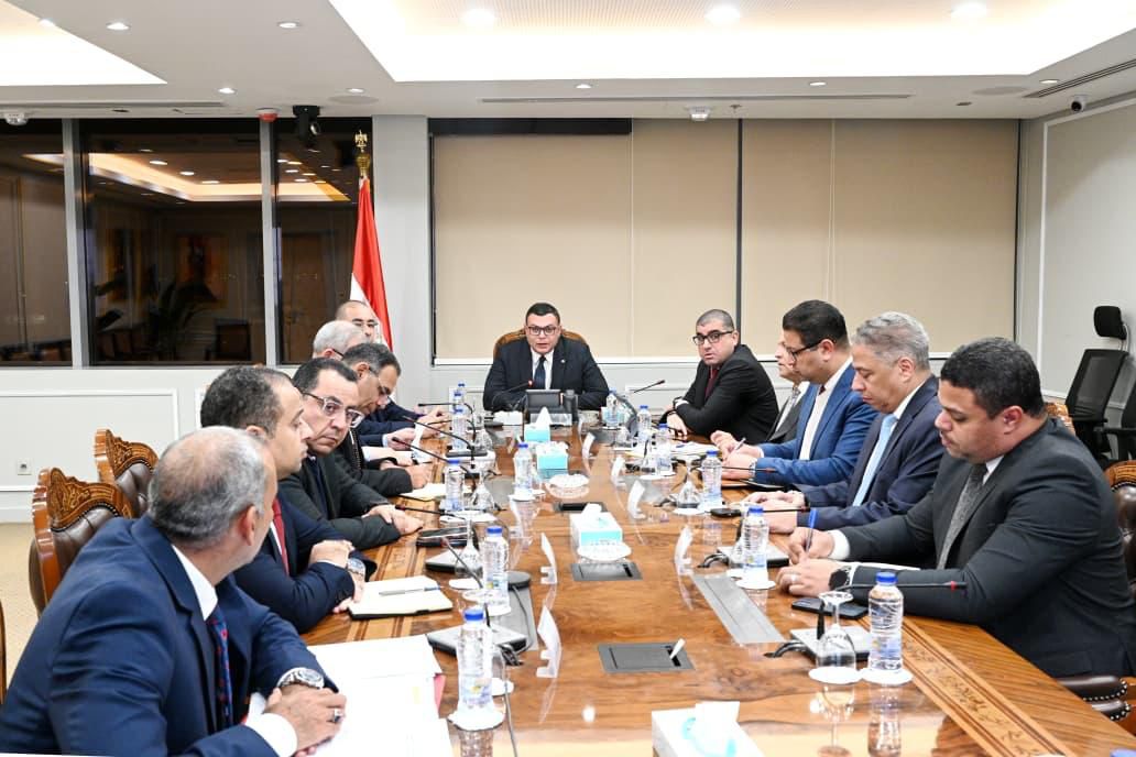 El Sherbiny reviews projects, maintenance, cleanliness in El Shorouk City