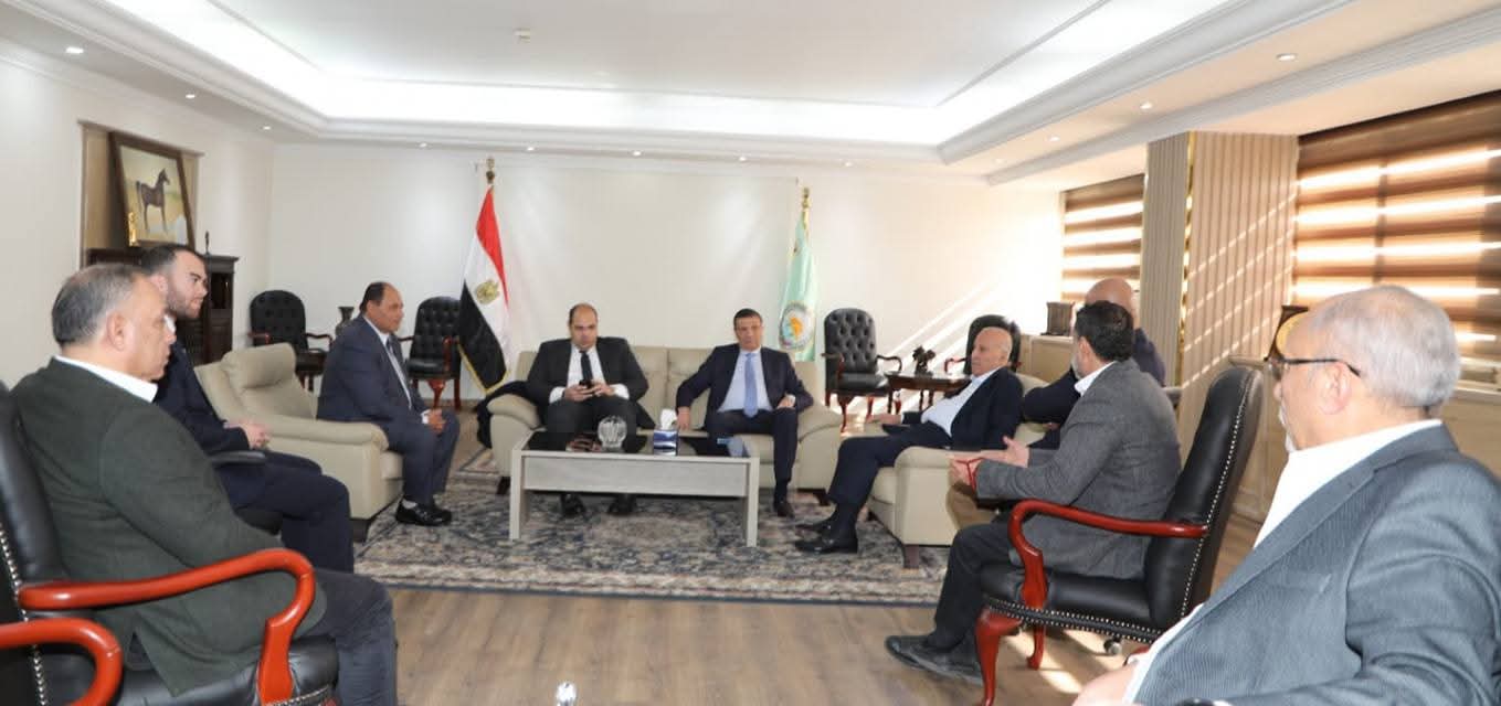 وزير الزراعة وحماية المنافسة يبحثان مع اتحاد الدواجن آليات ضبط السوق