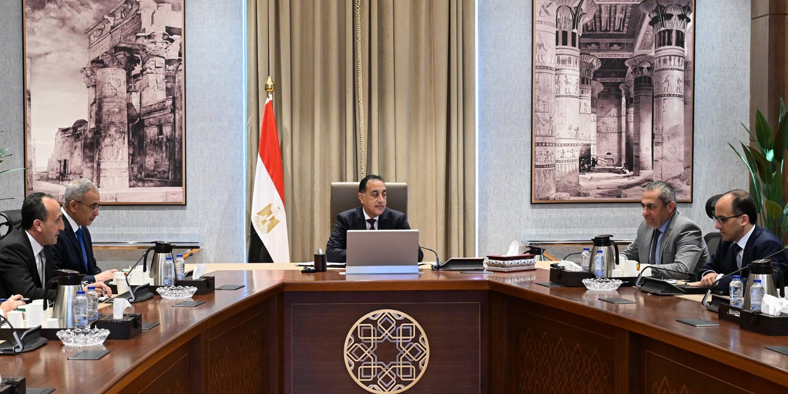 رئيس الوزراء يتابع ملفات عمل شركة العاصمة الجديدة