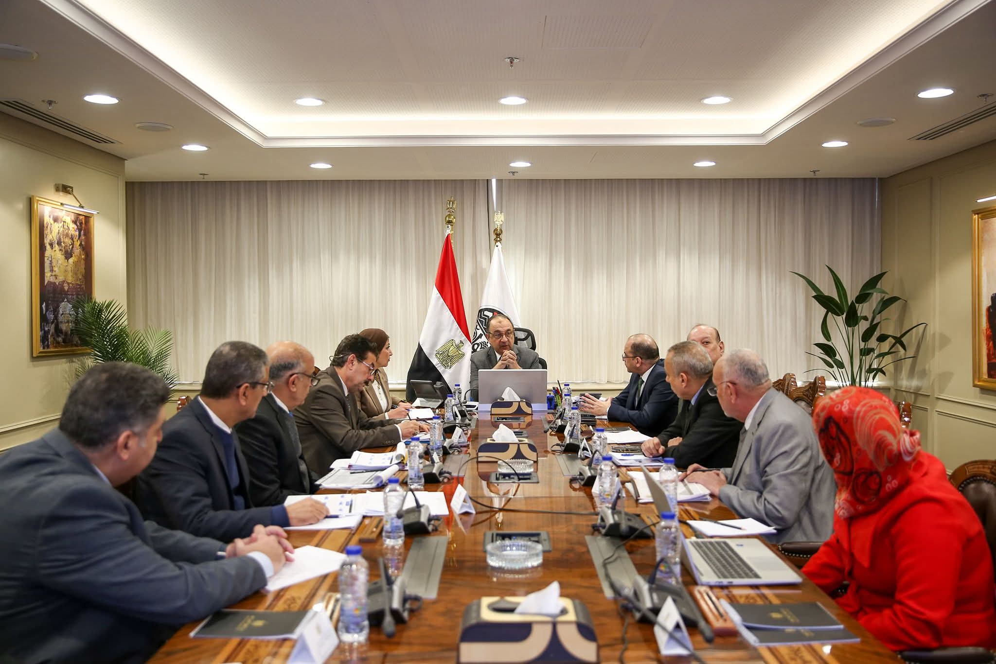 Shimi reviews progress of Decent Life projects