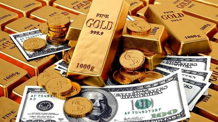 Dollar surges, gold and silver plummet amid Fed chair suspense