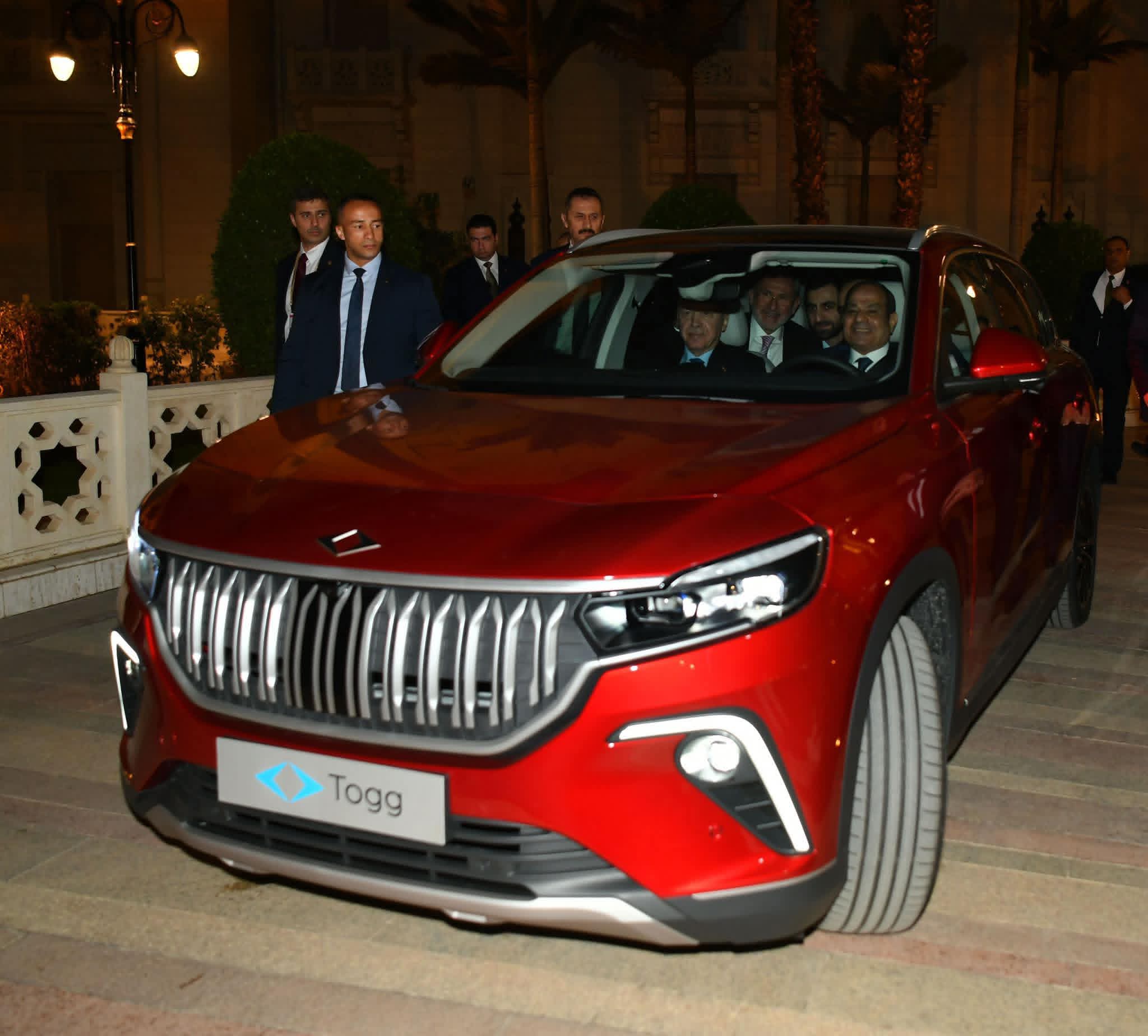 سيارة كهربائية هدية من أردوغان للسيسي