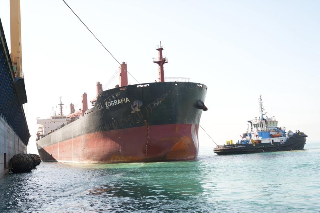 حركة الملاحة في قناة السويس منتظمة رغم توترات البحر الأحمر