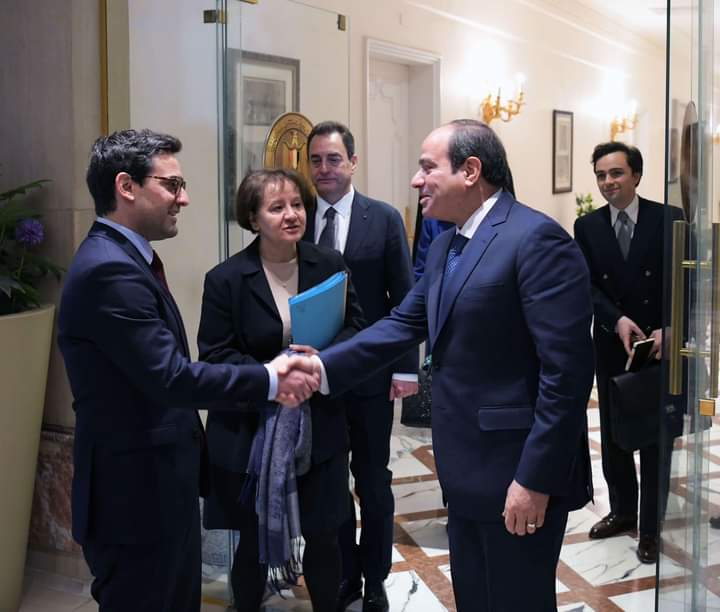 السيسي خلال لقائه مع وزير خارجية فرنسا