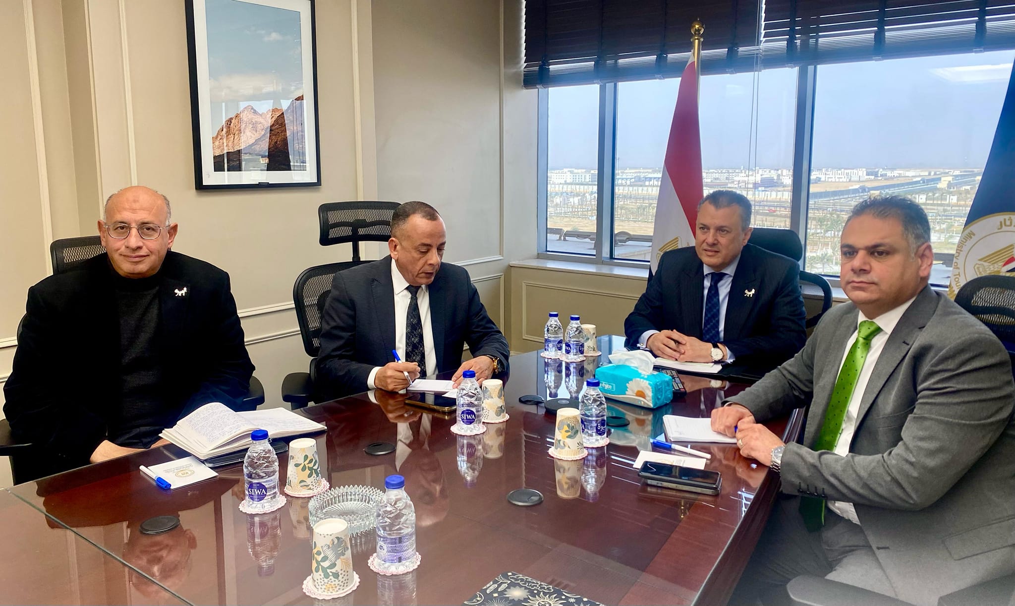 وزير السياحة خلال محادثاته مع الوزير المالطي
