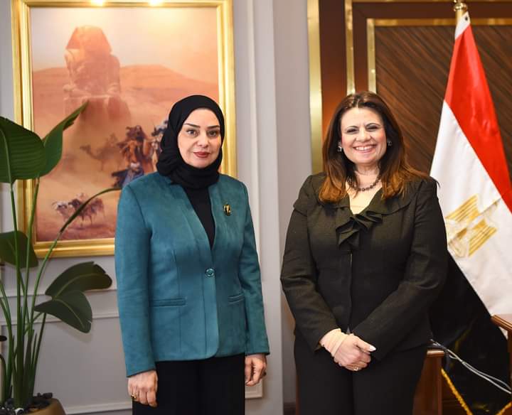 وزيرة الهجرة خلال محادثاتها مع سفيرة البحرين