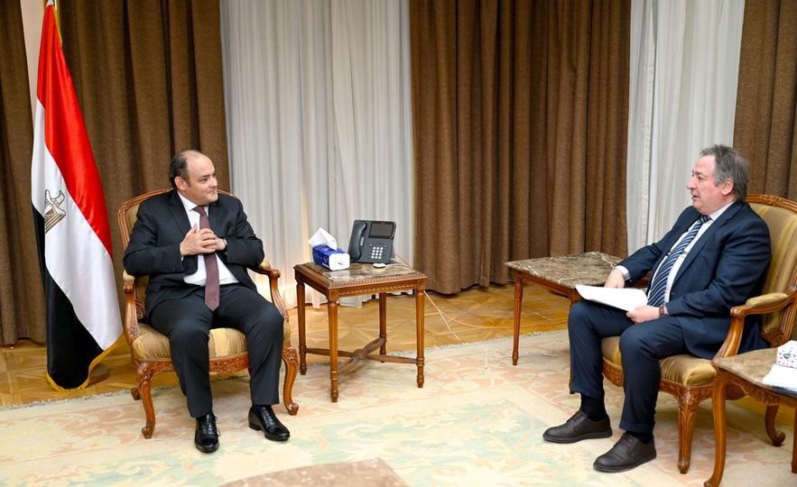 وزير التجارة والصناعة خلال استقباله مسئول الشركة التركية