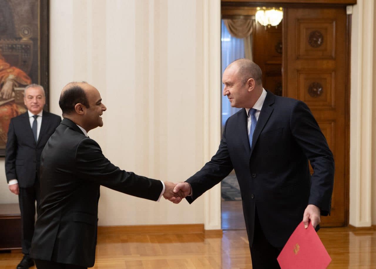 الرئيس البلغاري خلال استقباله السفير المصري لدى صوفيا