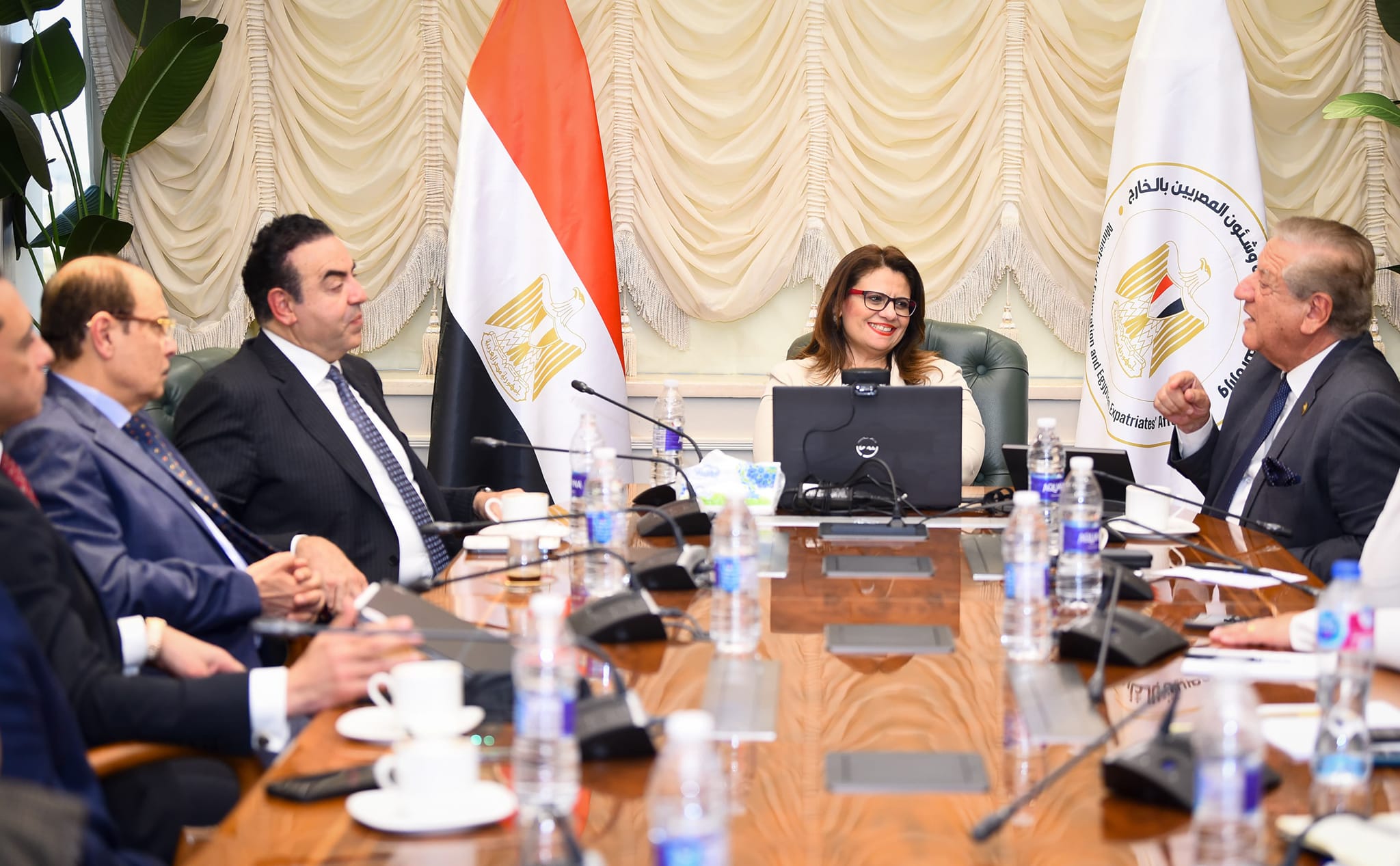 وزيرة الهجرة خلال لقائها رجال الأعمال المصريين