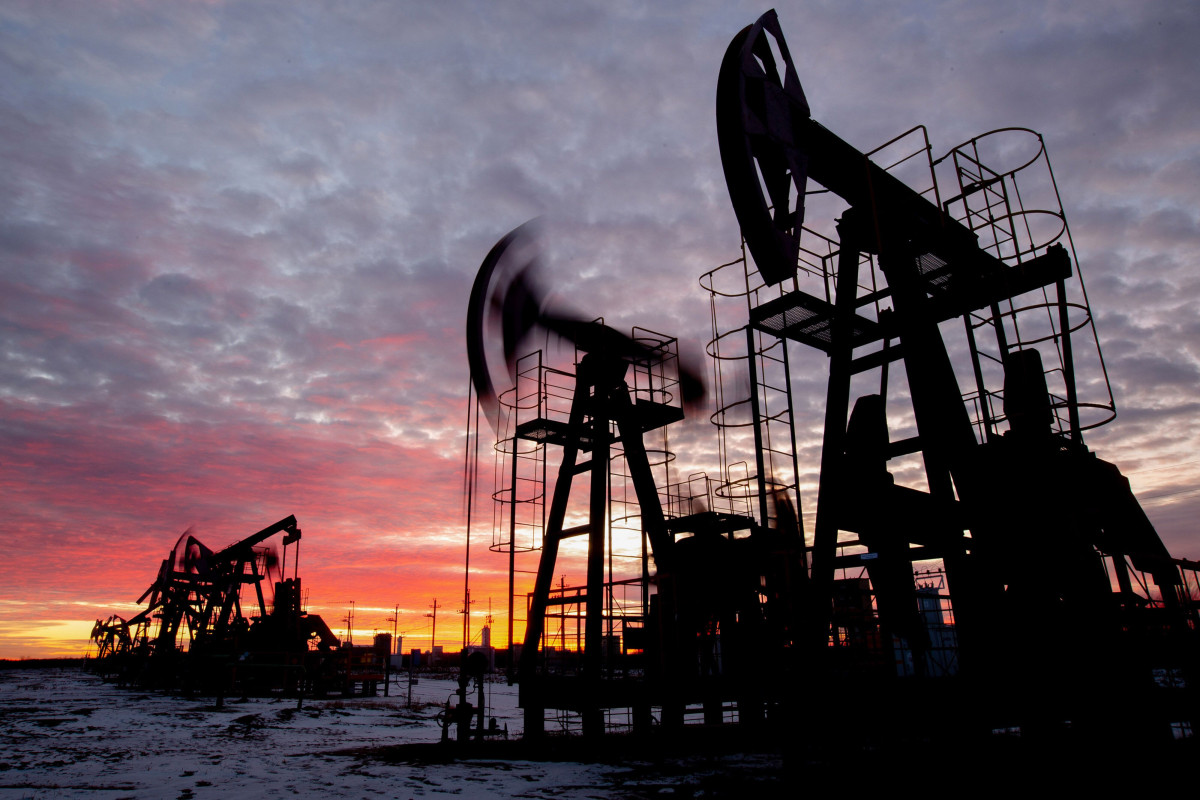استقرار أسعار النفط عند مستويات شهر نوفمبر الماضي