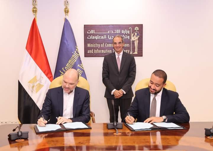 خلال توقيع الاتفاقية بين المصرية للاتصالات والشركة الأوروبية