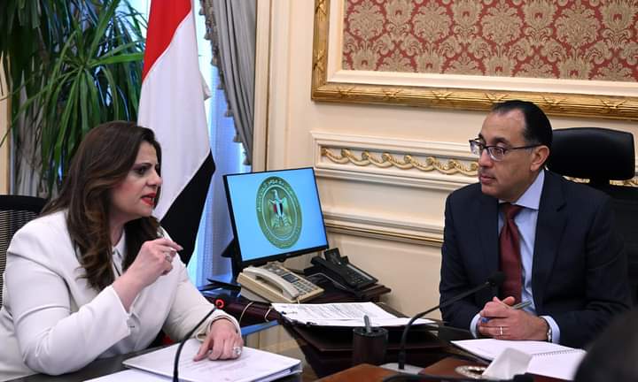 شركة المصريين بالخارج الاستثمارية على رأس مناقشات مدبولي ووزيرة الهجرة