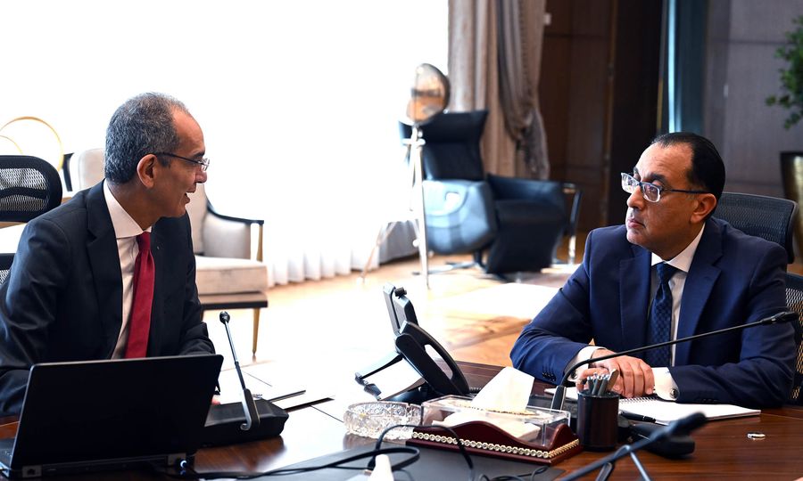 مدبولي خلال مباحثاته مع وزير الاتصالات حول الشراكة مع أومنيفا الكويتية