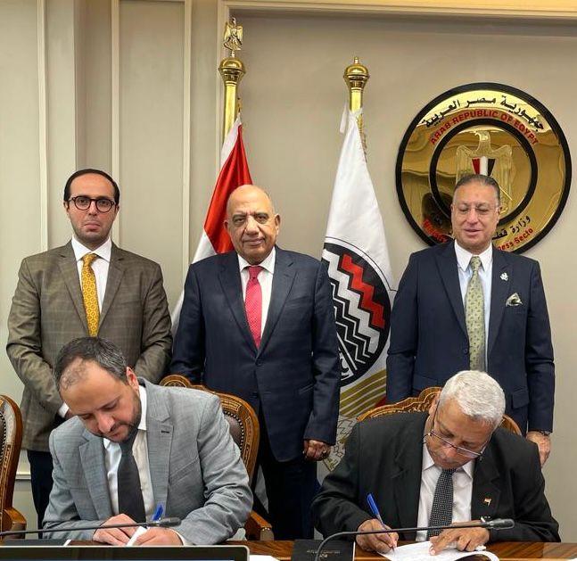 توقيع عقد سيناء للمنجنيز