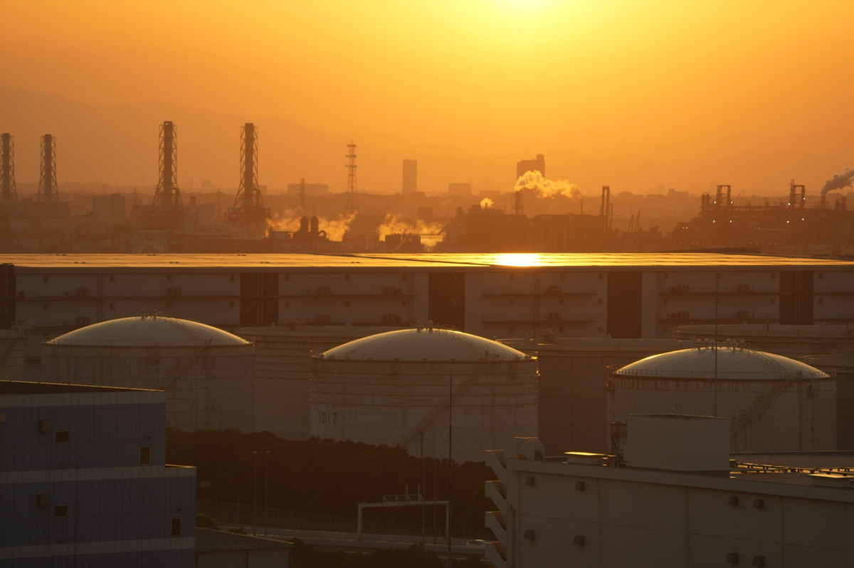 صهاريج لتخزين النفط في اليابان