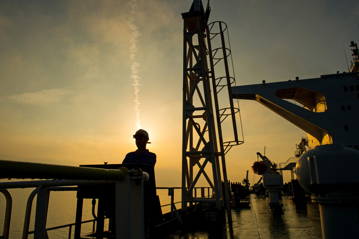 ناقلة النفط الخام "ديفون" وهي في طريقها إلى منطقة الخليج العربي