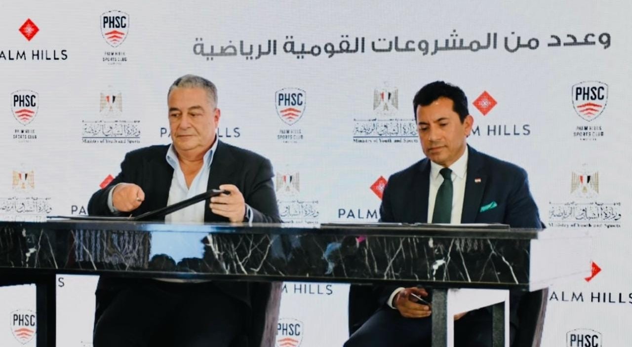 رجل الأعمال ياسين منصور مع وزير الشباب والرياضة أشرف صبحي