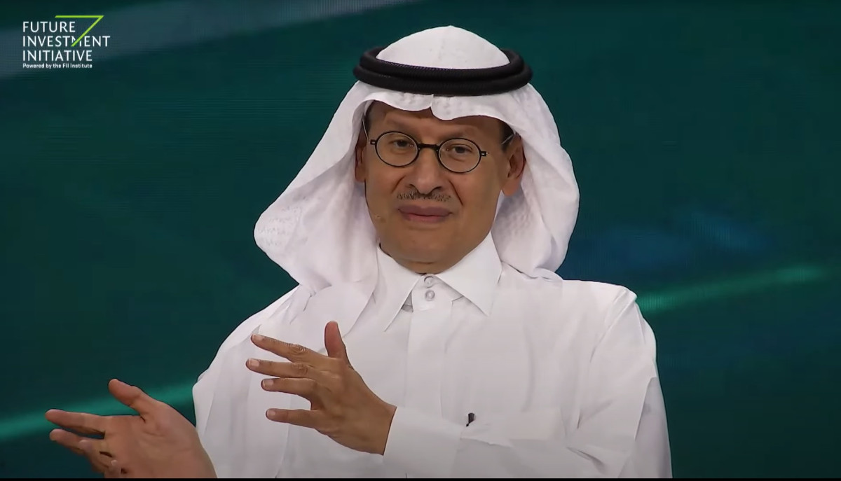 الأمير عبد العزيز بن سلمان خلال جلسة حوارية في "مبادرة مستقبل الاستثمار" (FII) بدورتها السابعة في الرياض