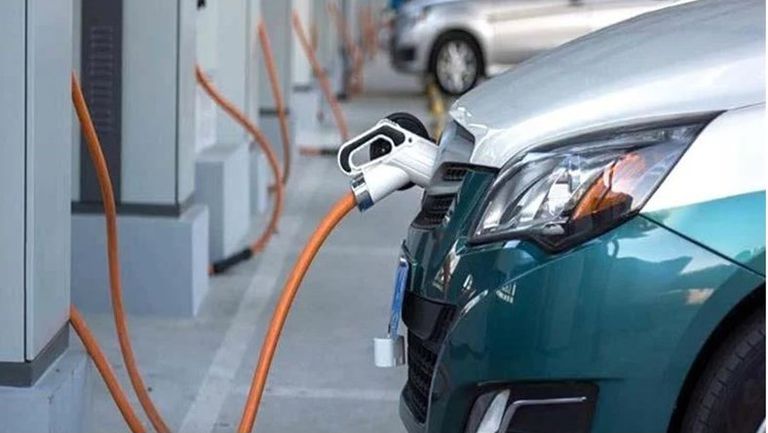 انخفاض معدلات ترخيص السيارات الكهربائية خلال الشهر الماضي